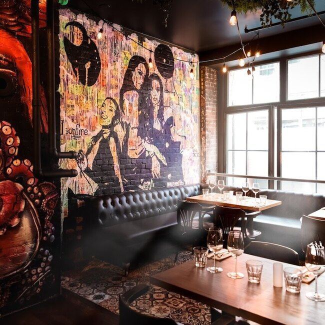 VANDALE - Old Montreal Terrace Restaurants