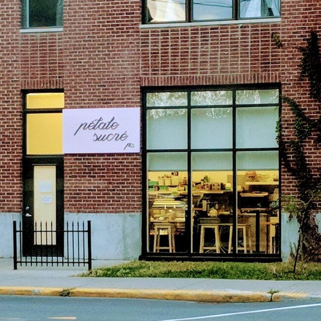 P&eacute;tale Sucr&eacute; Caf&eacute; & Fleurs - Poutine, Bubble Tea, Bakeries, Pastries Restaurants Near: H4E1A2