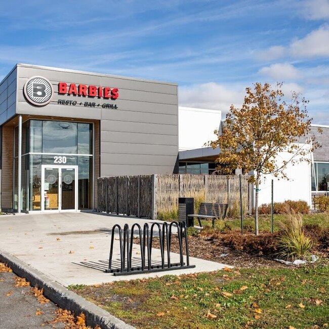 Barbies Resto Bar Grill - Restaurants Barbecue-BBQs Ouverts le matin Montr&eacute;al