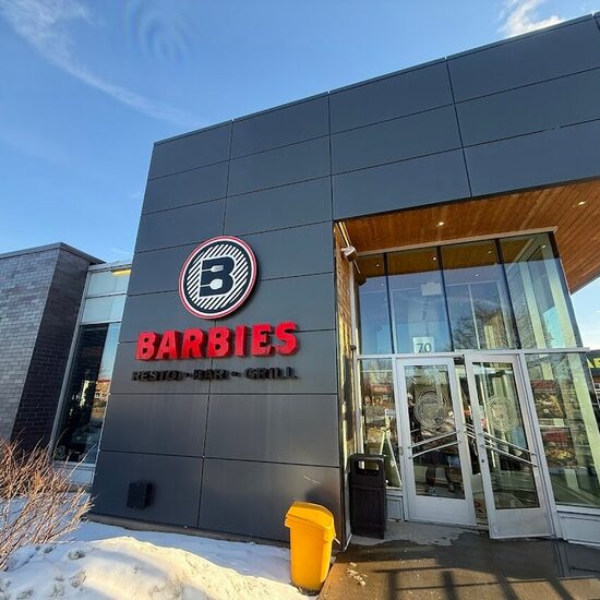 Barbies Resto Bar Grill - Restaurants pr&egrave;s de: J6A2P4