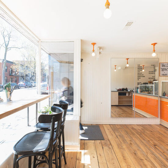 Café Hélico - Poutine, Breakfast, American Restaurants in Montreal