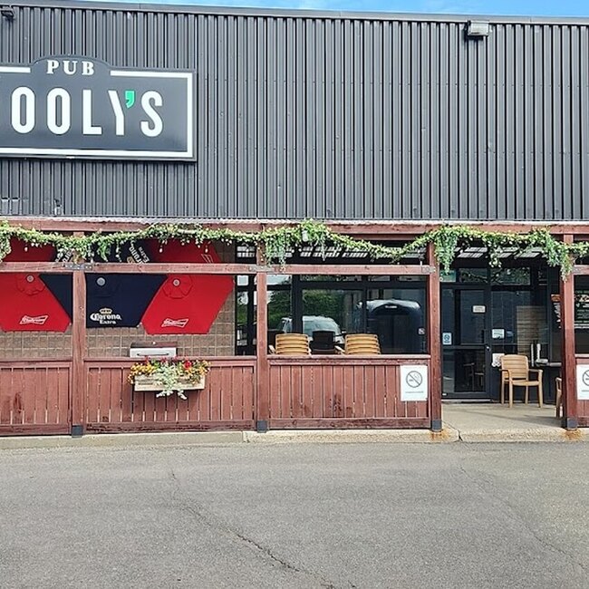 Dooly's - Doolys Restaurants in Montreal