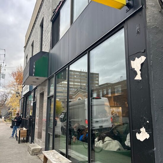 Éclair - Cafés, Tea Restaurants in Mile-End