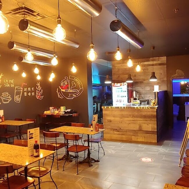 I AM PHO - Restaurants près de: J4Y1A3