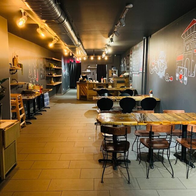 I AM PHO - Restaurants pr&egrave;s de: H3T1Y7