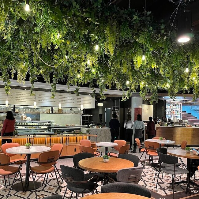 Am&eacute;a Caf&eacute; - Brunch Restaurants Near: H3H2L9