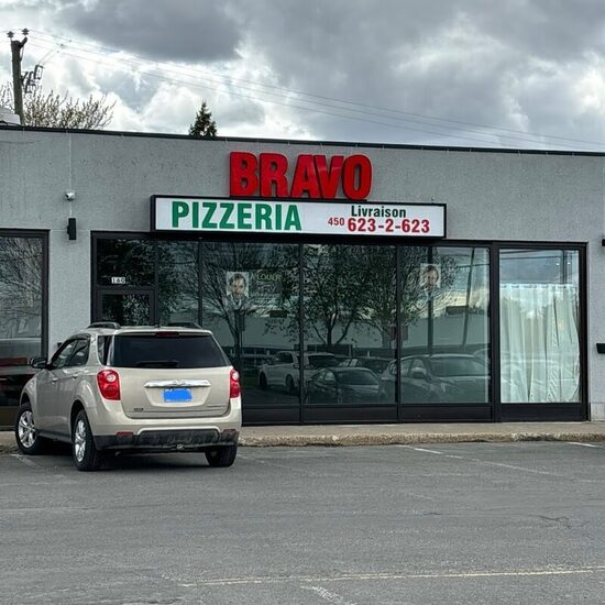 Bravo Pizza - Poutine, Pizza Restaurants in Saint-Eustache