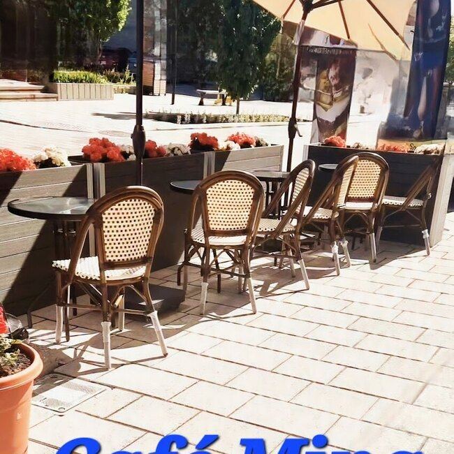Mina Caf&eacute; - Restaurants pr&egrave;s de: J7P4X5
