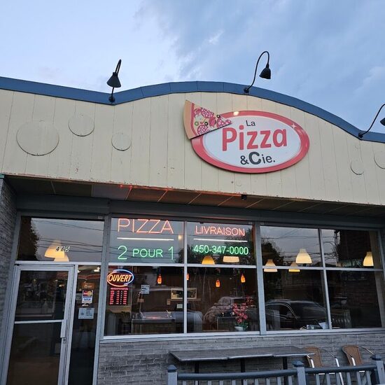 La Pizza et Cie - Poutine, Pastries Restaurants in Montreal