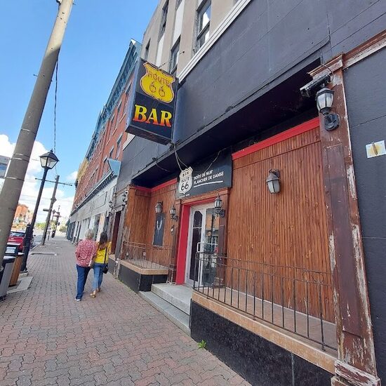 Café Le Flore - Restaurants in Montérégie (South Shore)