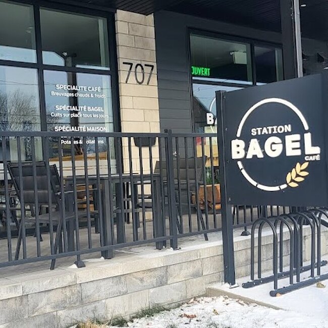 Station BAGEL & CAF&Eacute; Restaurant