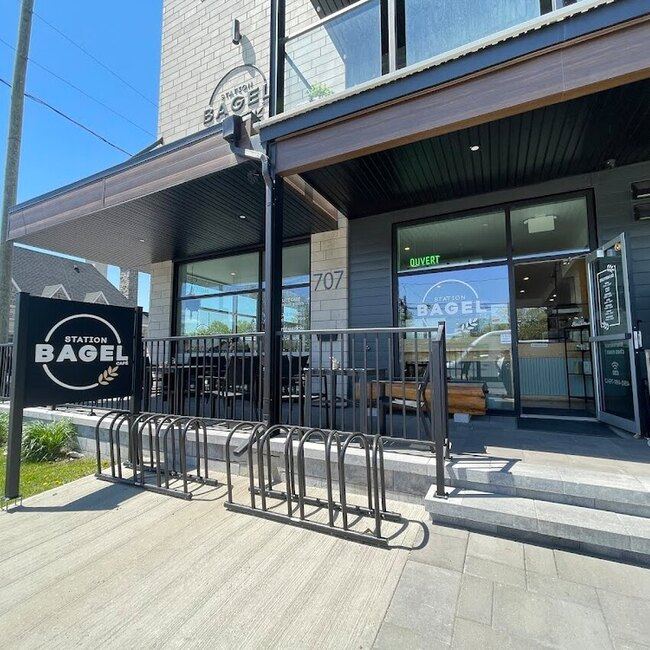 Station BAGEL & CAFÉ Restaurant