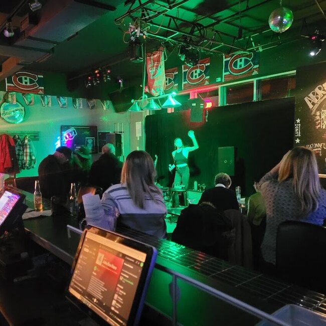 Abreuvoir 132 - Restaurants Divertissement en direct / spectacles Ouverts maintenant Montr&eacute;al