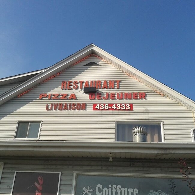 Pizza Saint Canut - Mirabel Parking Available Restaurants