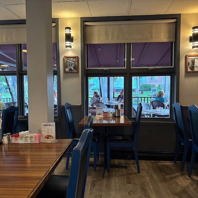 Château Acropole Inc - Restaurants près de: J1A2B2