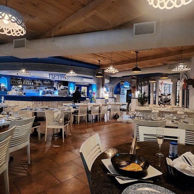 Petros Taverne Grecque - Restaurants pr&egrave;s de: H8S1X8