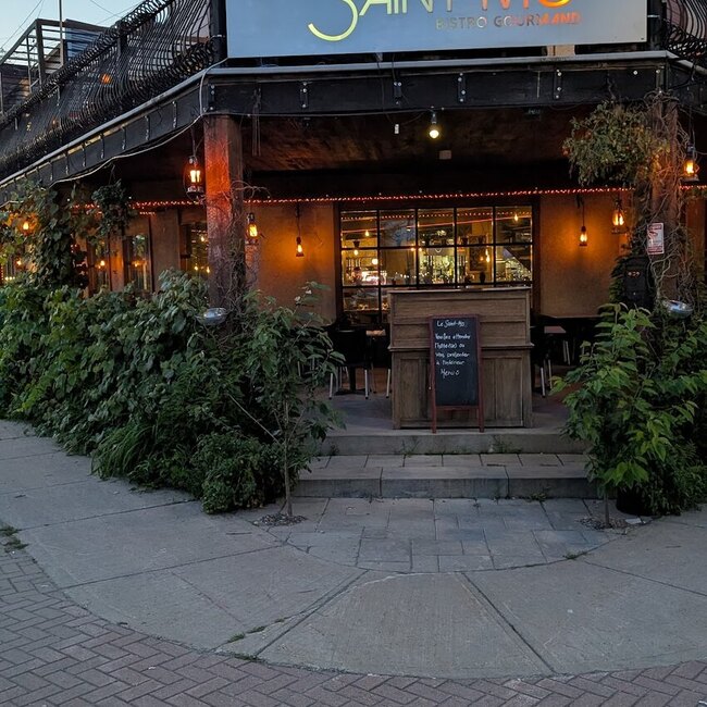 Le Saint-Mo Bistro Gourmand Restaurant