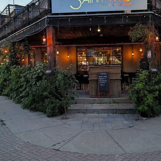 Le Saint-Mo Bistro Gourmand Restaurant