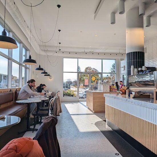 Victoria Café - Poutine, Cafés Restaurants in Montreal