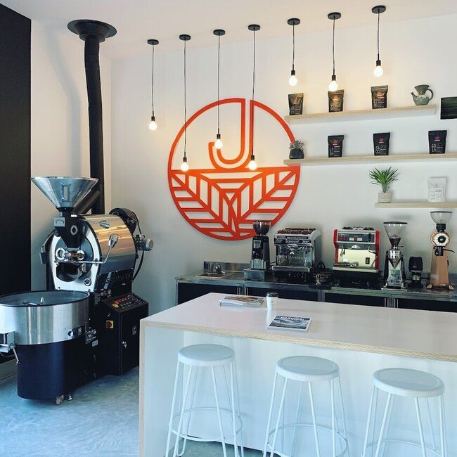 Julius Cafe - Restaurants pr&egrave;s de: J2L2K3