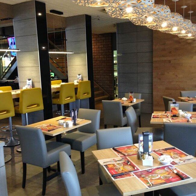 Stratos Pizzeria - Poutine, Fried Chicken Restaurants in Drummondville