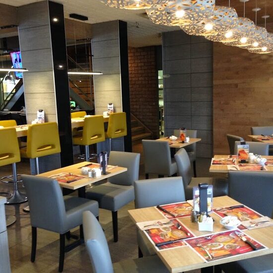 Stratos Pizzeria - Delis, Poutine Restaurants in Eastern Townships