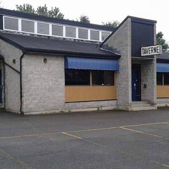 Bar Taverne Des Loisirs - Resto-Bars in Granby