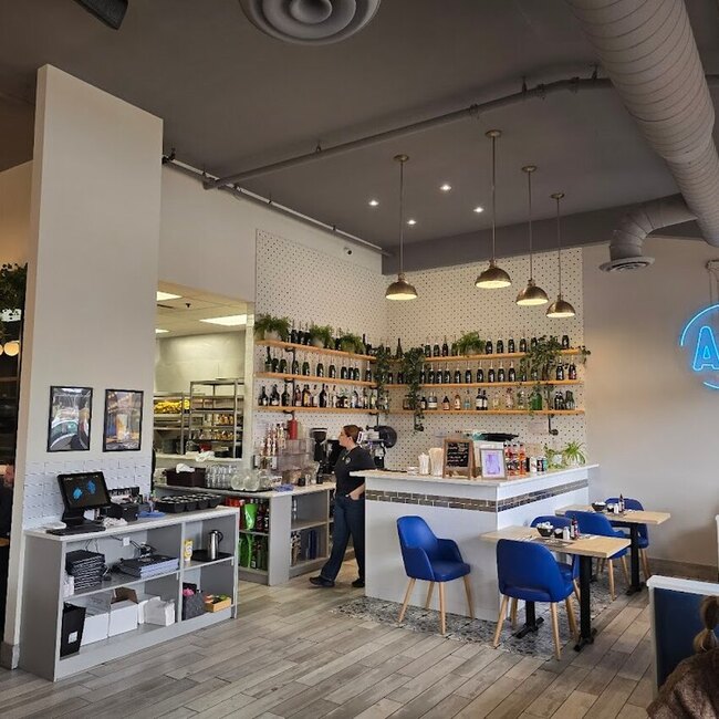 A.M. Dejeuner D&icirc;ner - Restaurants pr&egrave;s de: J0R1K0