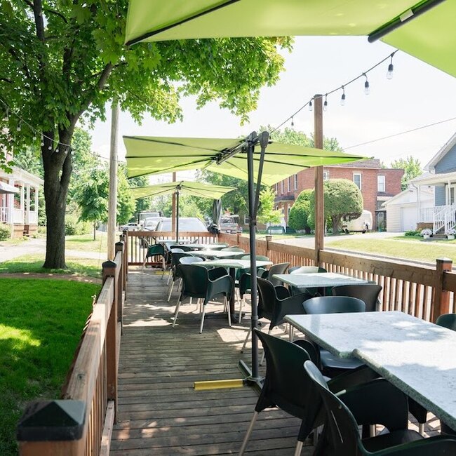 DEZ Taverne Urbaine - Restaurants Near: J6T2J7