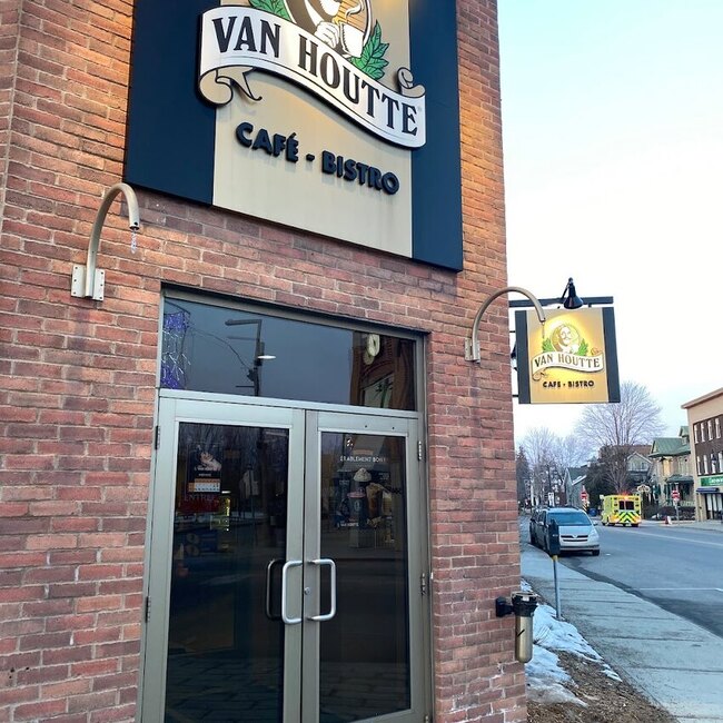 Caf&eacute; Van Houtte - P&acirc;tisseries Ouverts dimanche Montr&eacute;al