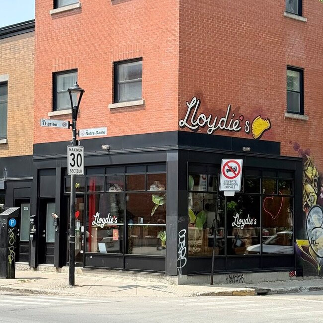 Lloydie's - Jamaican Restaurants in Montreal