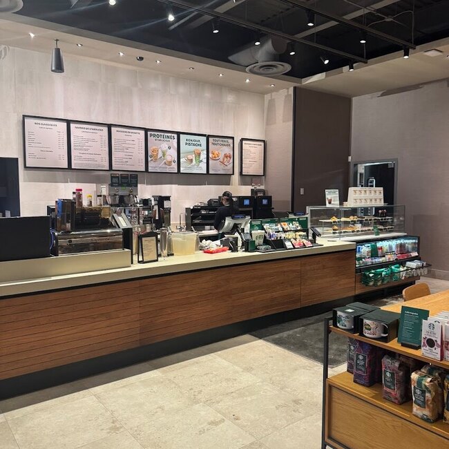 Starbucks - Restaurants près de: H7R1M1