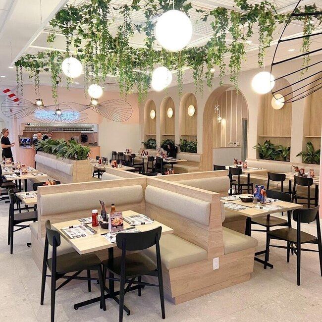 L'Oeufrier - Chicken Wings, Poutine Restaurants in Quebec