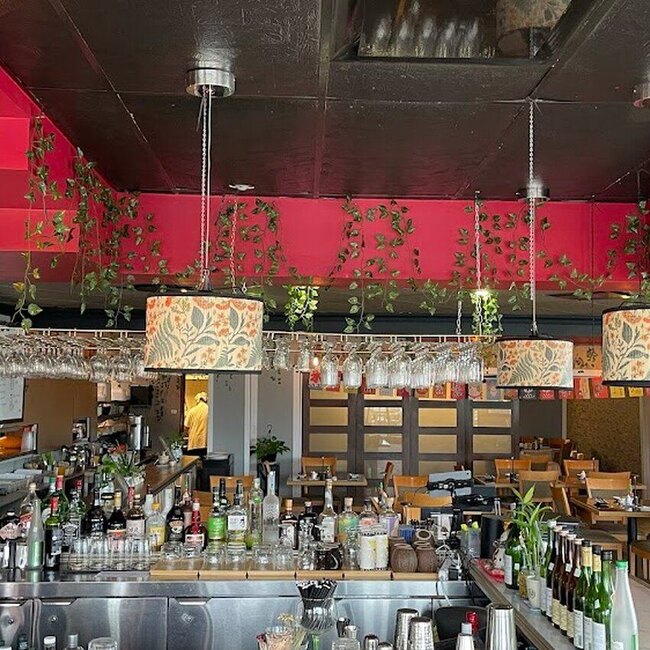 Chez Maxim Oriental - Restaurants pr&egrave;s de: J4T2V2