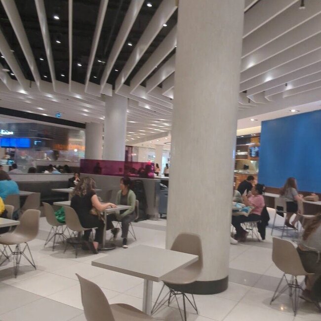 Poulet Rouge - Restaurants Poulet-rouge &agrave; Montr&eacute;al