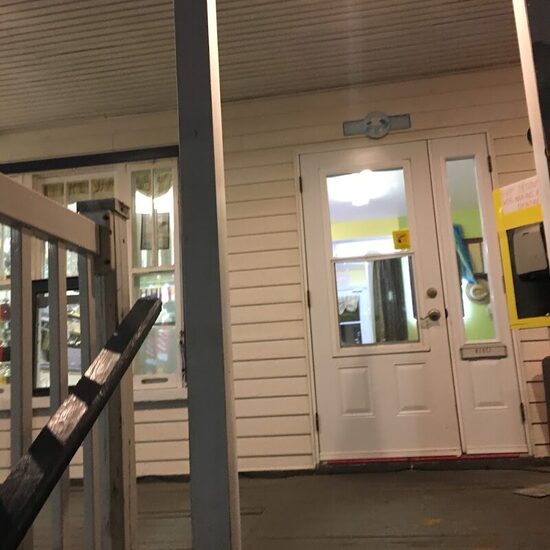 Bar laitier Le Frisson - Online Ordering Restaurants in Quebec