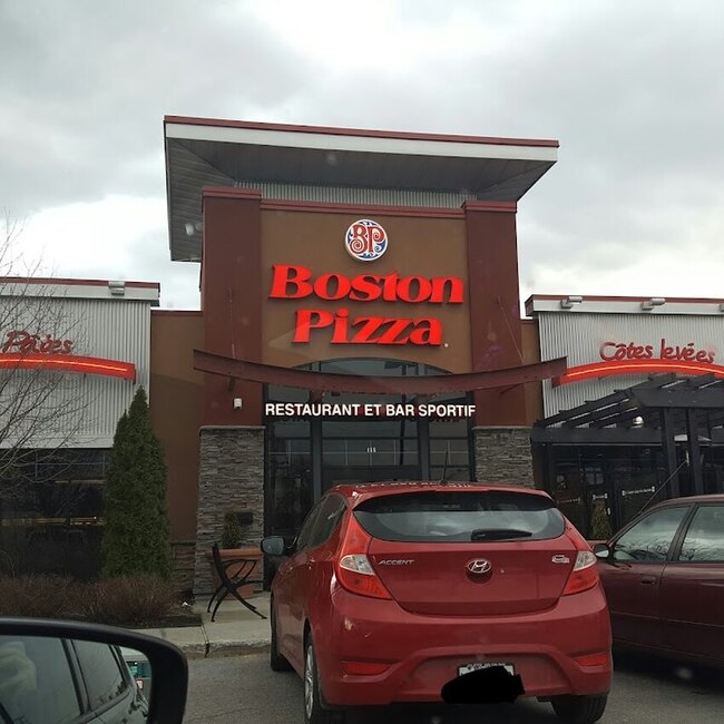 Boston Pizza Restaurant
