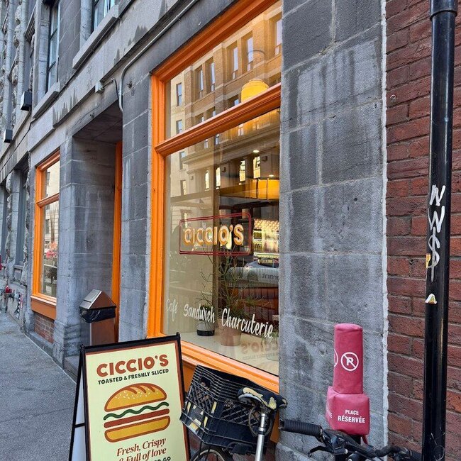 Ciccio's - Restaurants pr&egrave;s de: H3C1W7