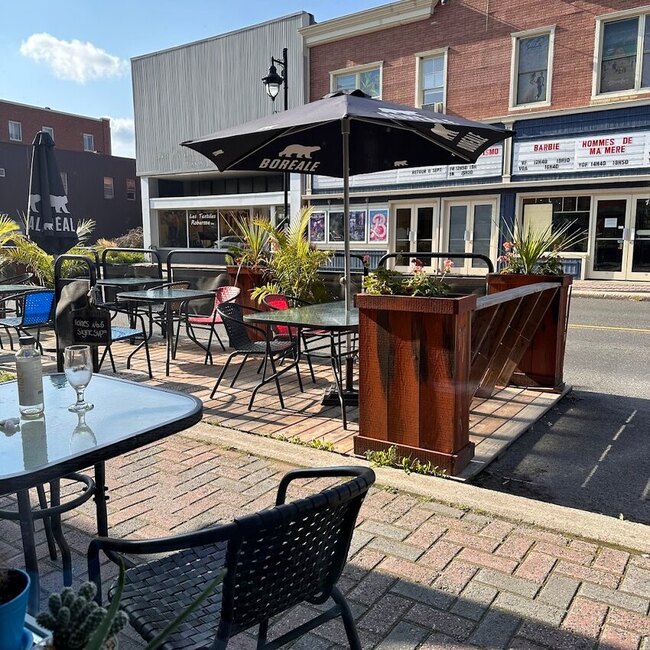 Rendez-vous caf&eacute; -  Restaurants Near: J2K1J2