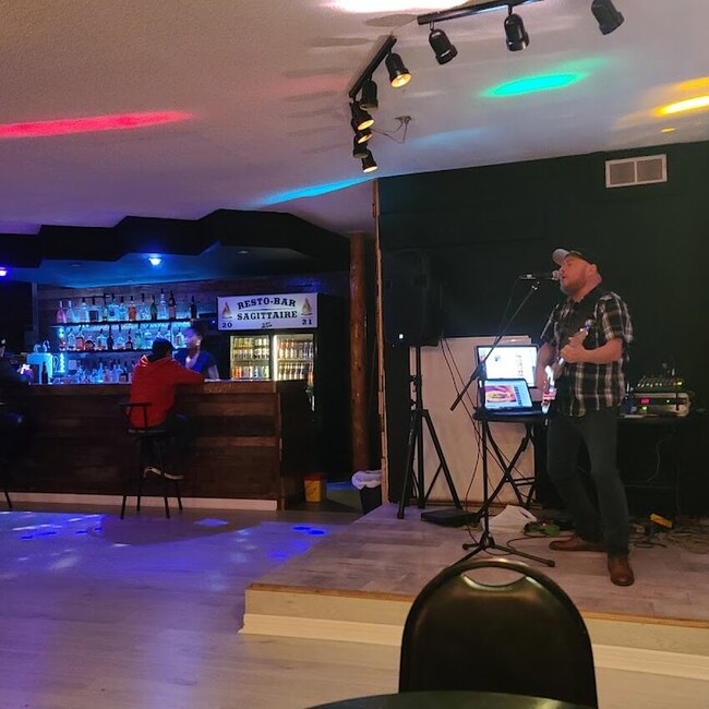 Le Sagittaire Resto-Bar chez Jen & Pat - Laurentians (North Shore) Pub Food