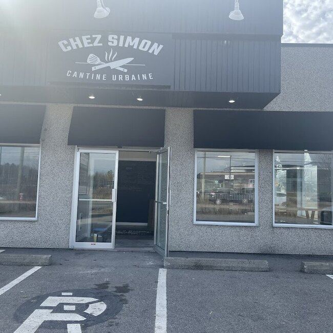 Chez Simon Cantine Urbaine - Lanaudiere (North Shore) Takeout Available Open Sunday Restaurants
