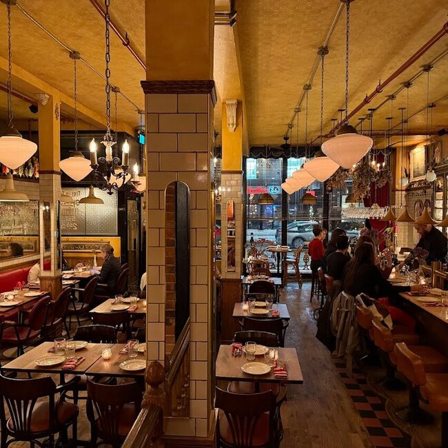 Café Miracolo - Restaurants Italiens, Persans près de: H2V4E4