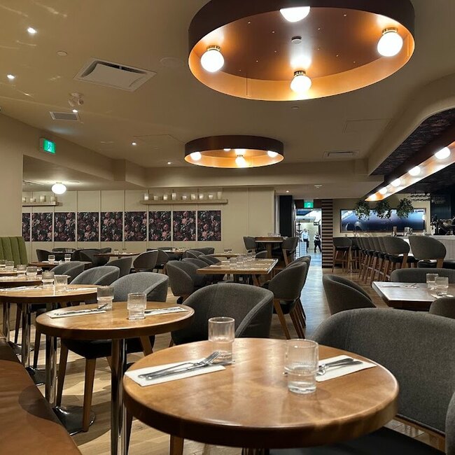 Eila Bistro Moderne - Restaurants Barbecue-BBQs, Persans, Libanais près de: H2V4E4