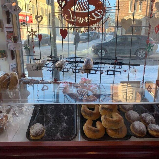 Wawel Patisserie Boulangerie - Friandises et grignotines Ouverts mardi Montr&eacute;al