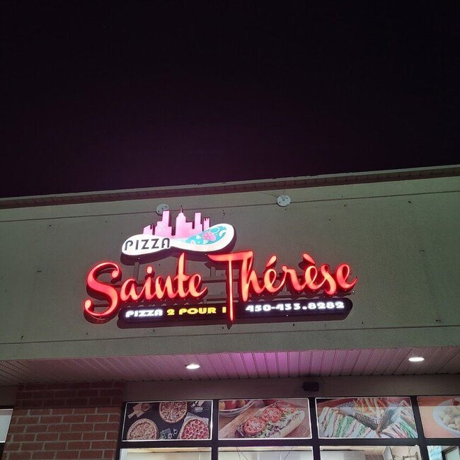 Pizzeria Sainte Th&eacute;r&egrave;se - Poutine in Sainte-Th&eacute;r&egrave;se