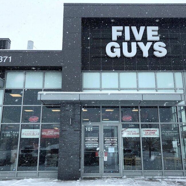 Five Guys Burgers - Restaurants près de: J7C0M4