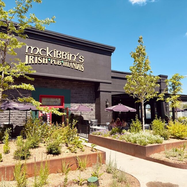 McKibbins Irish Pub - Restaurants pr&egrave;s de: J4Z0E3