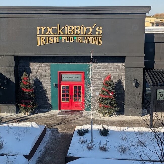 McKibbins Irish Pub - Ailes de poulet Ouverts maintenant Montr&eacute;al
