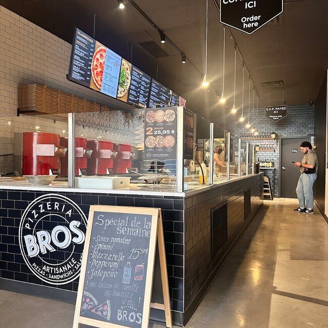 Pizzeria Bros - Restaurants pr&egrave;s de: H2C1S5