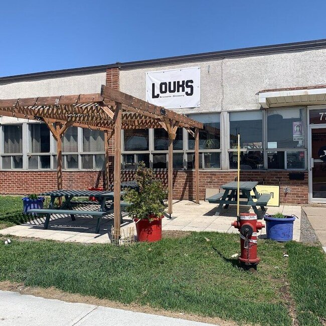 Louks Pub - Poutine, Chicken Wings Restaurants in Lachine